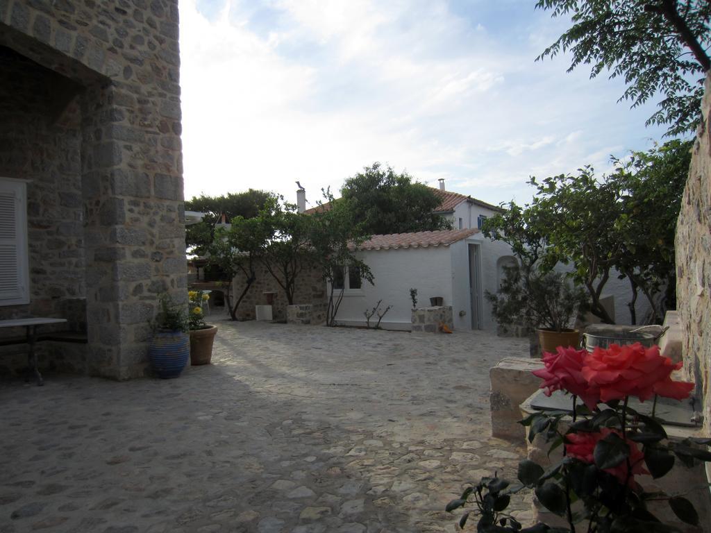 Kiki'S Houses Vlichos Hydra  Zewnętrze zdjęcie