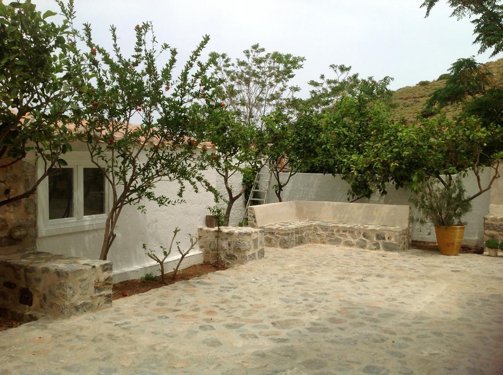 Kiki'S Houses Vlichos Hydra  Zewnętrze zdjęcie